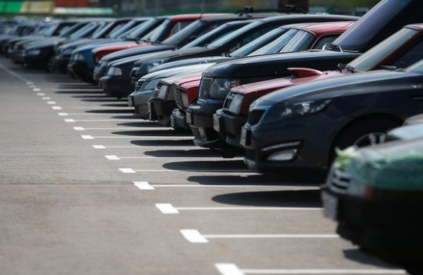 <br />
Продажи легковых автомобилей в РФ на фоне кризиса могут упасть на 30%<br />
