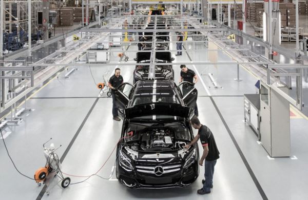 <br />
Mercedes приостанавливает производство из-за нехватки запчастей<br />
