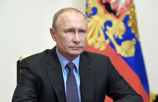 Путин призвал глав регионов по возможности позволить людям выходить из дома<br />
